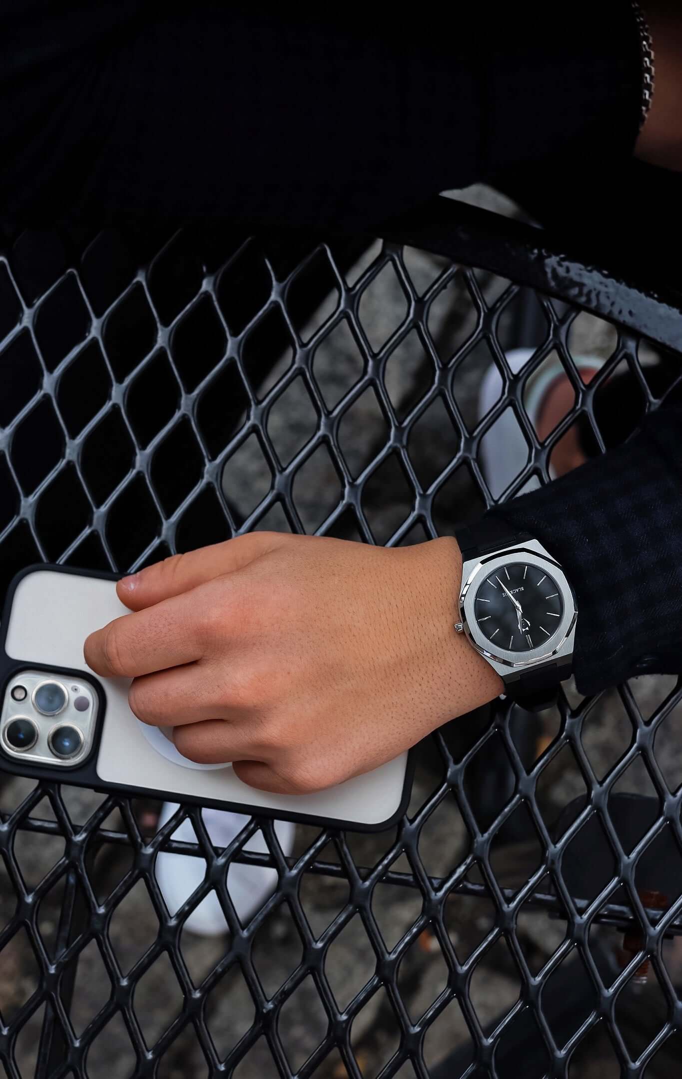 minimalist black watch with rubber strap